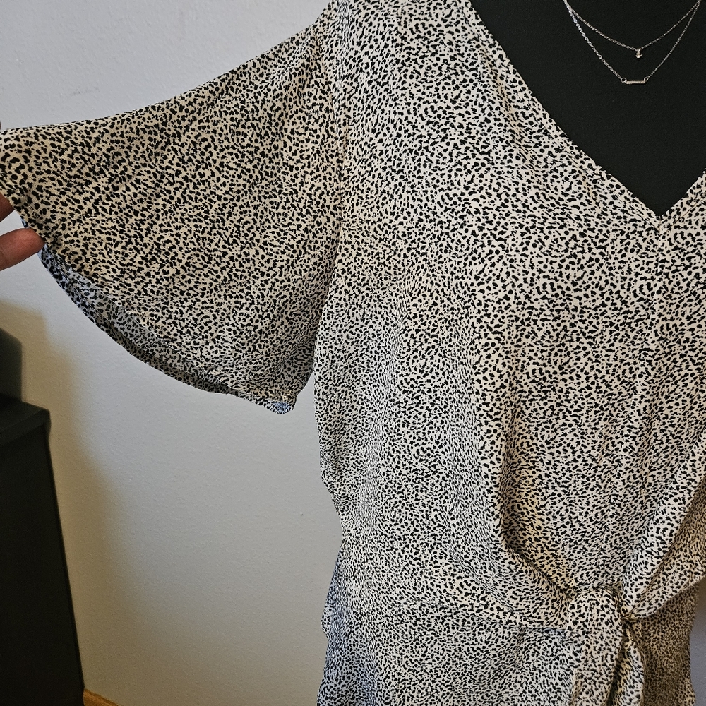 Sienna Sky Women's Large Short Sleeve Blouse - Picture 3 of 7